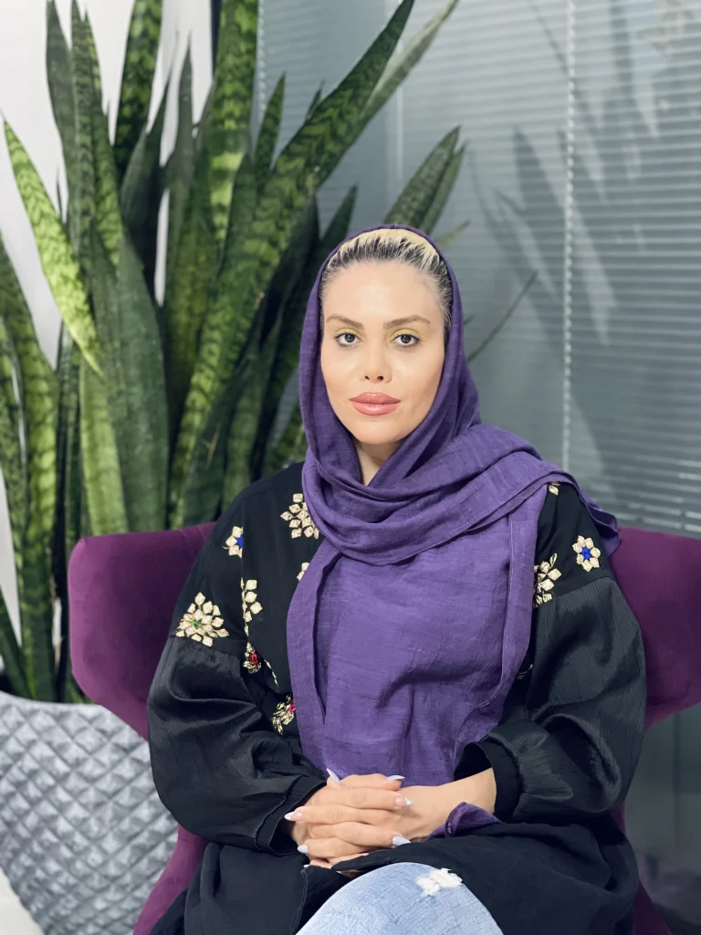 خانم مینا احمدی مشاوره و پذیرش